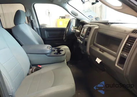 2019 Ram 1500 Classic Express 4X4 6'4 Box z USA, uszkodzony, nr VIN 1C6RR7FT1KS553567